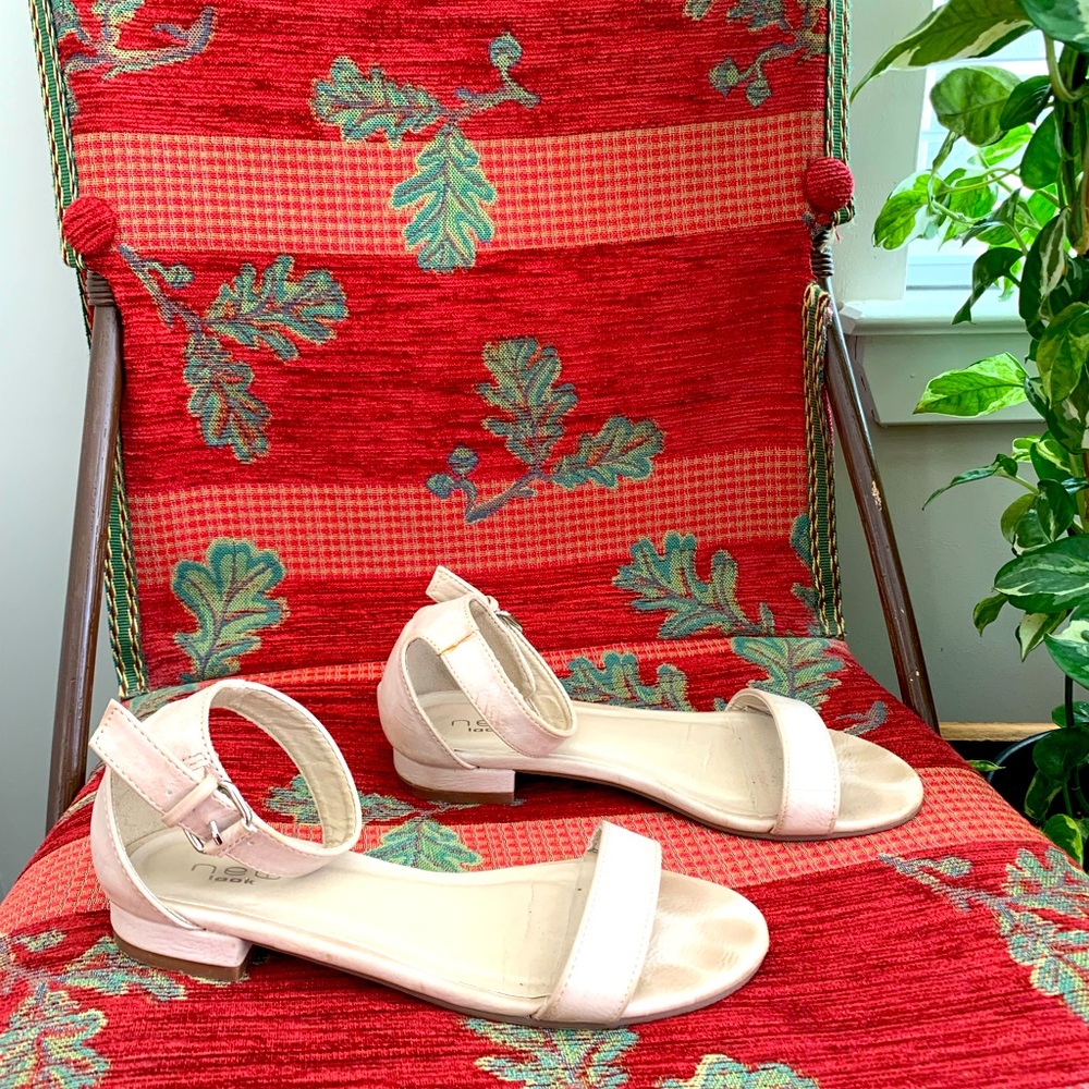 Blush low heeled sandals size 6M